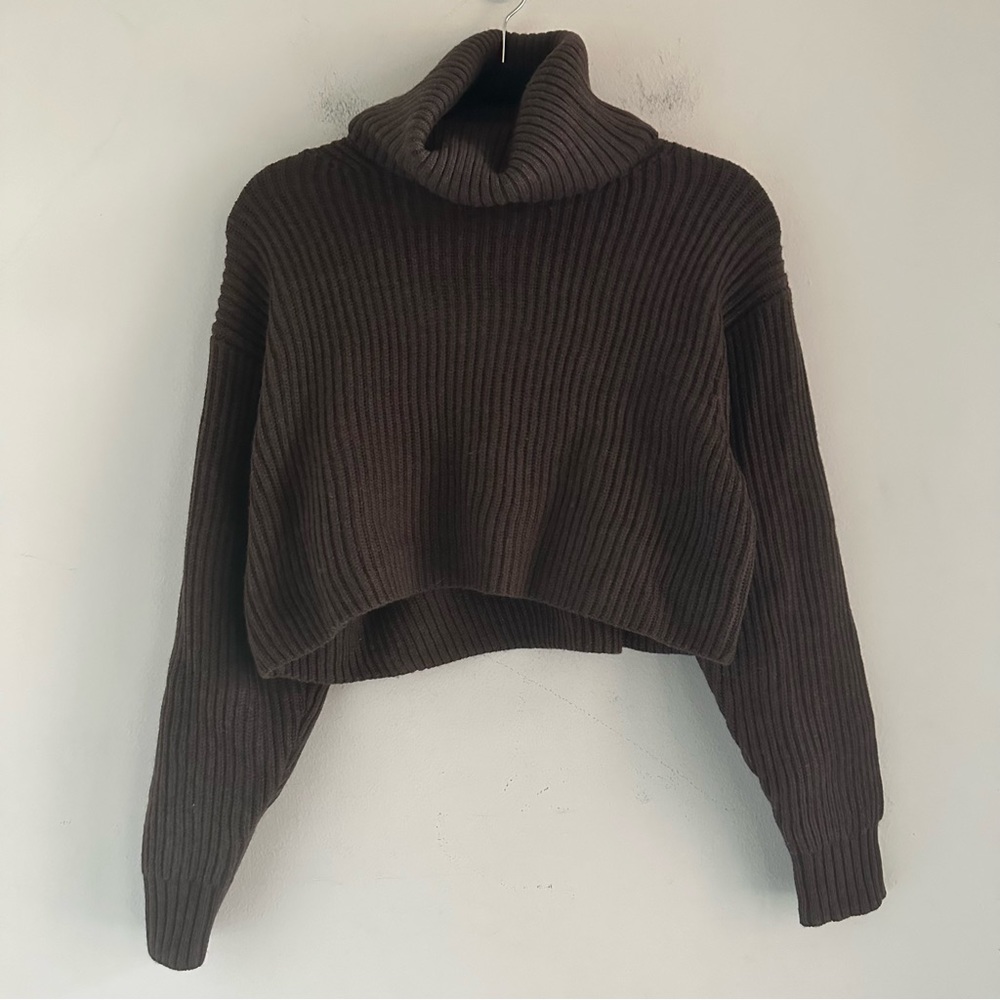 COPY - Aritzia Babaton Guell Cropped Wool Turtleneck Sweater - Picture 2 of 6